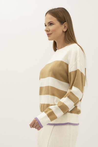 Жіночий джемпер трикотажний бежевий у широку смужку 23207300