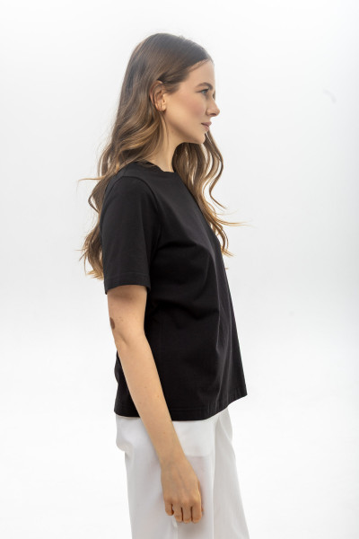 Чорна трикотажна футболка Лукре 002