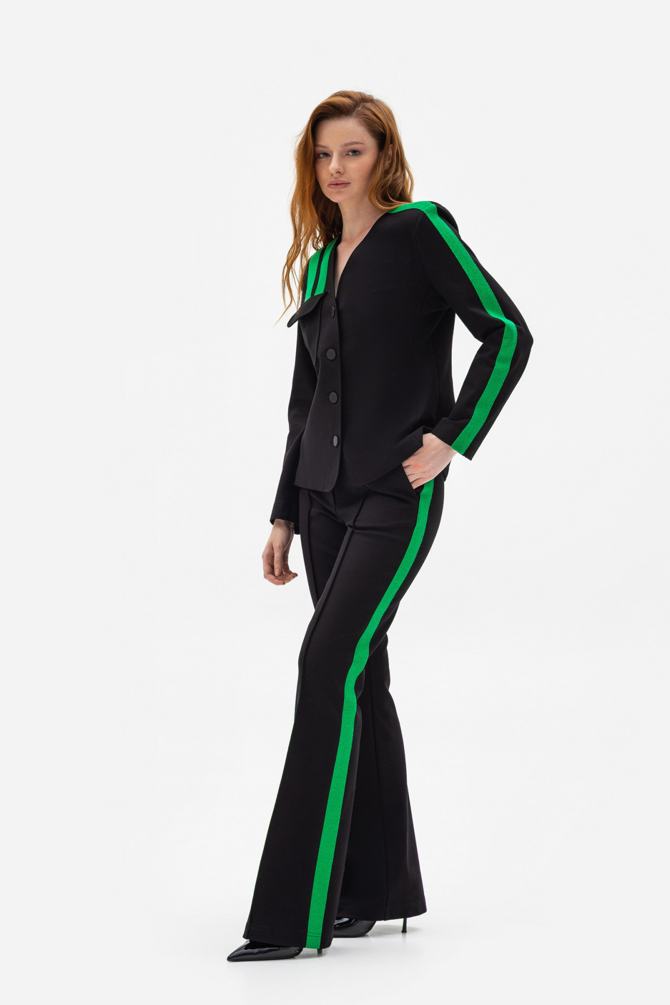 Трикотажний жакет з V-вирізом чорного кольору Велада