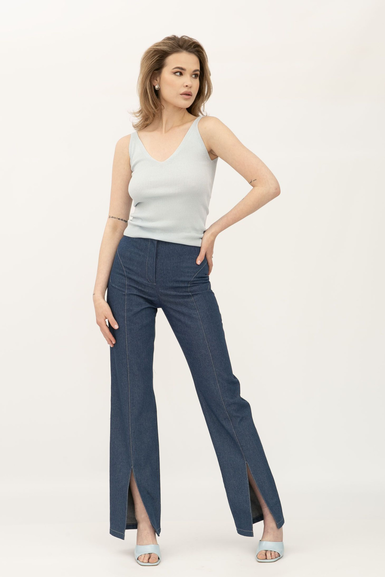 Блакитна майка в рубчик з глибоким вирізом 24100505