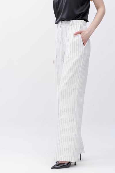 Брюки з костюмної тканини у вертикальну смужку Ренті