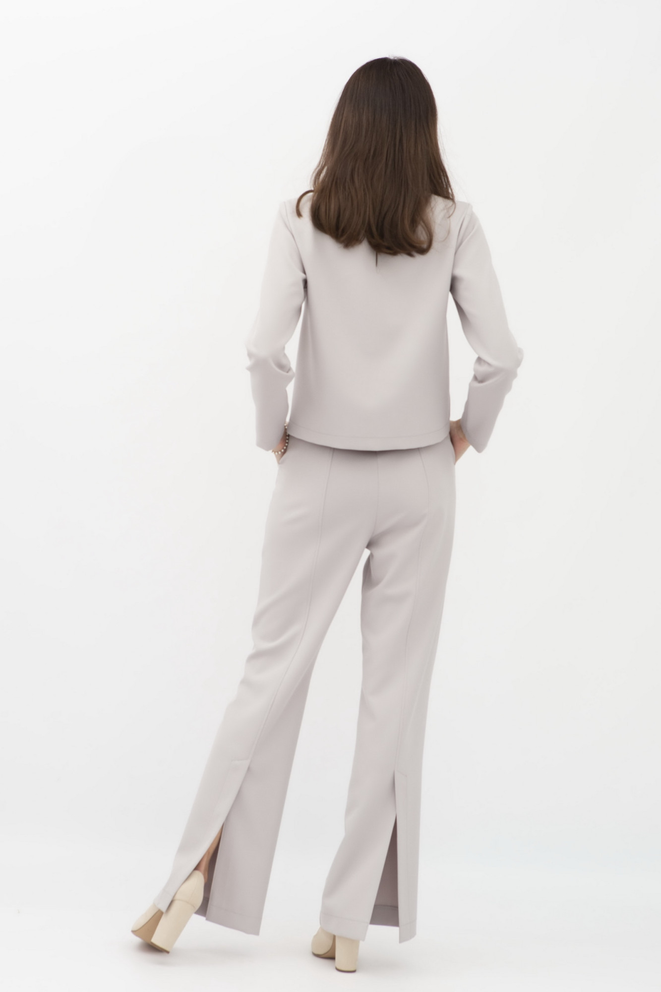 Жіночий сірий костюм з блузою та штанами з костюмної тканини Тєміт