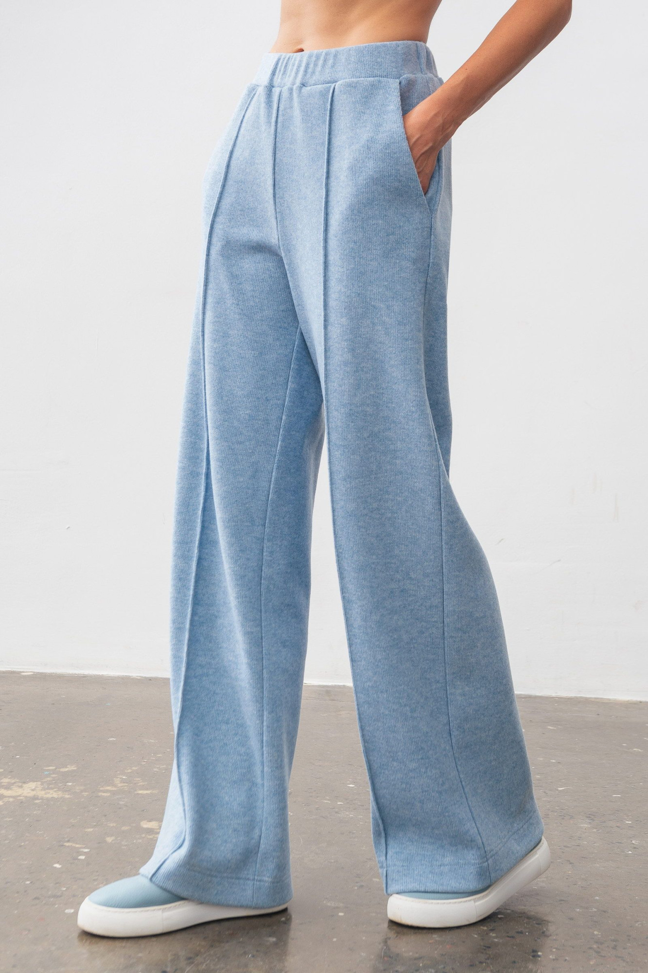 Трикотажні блакитні штани з кишенями Ланея