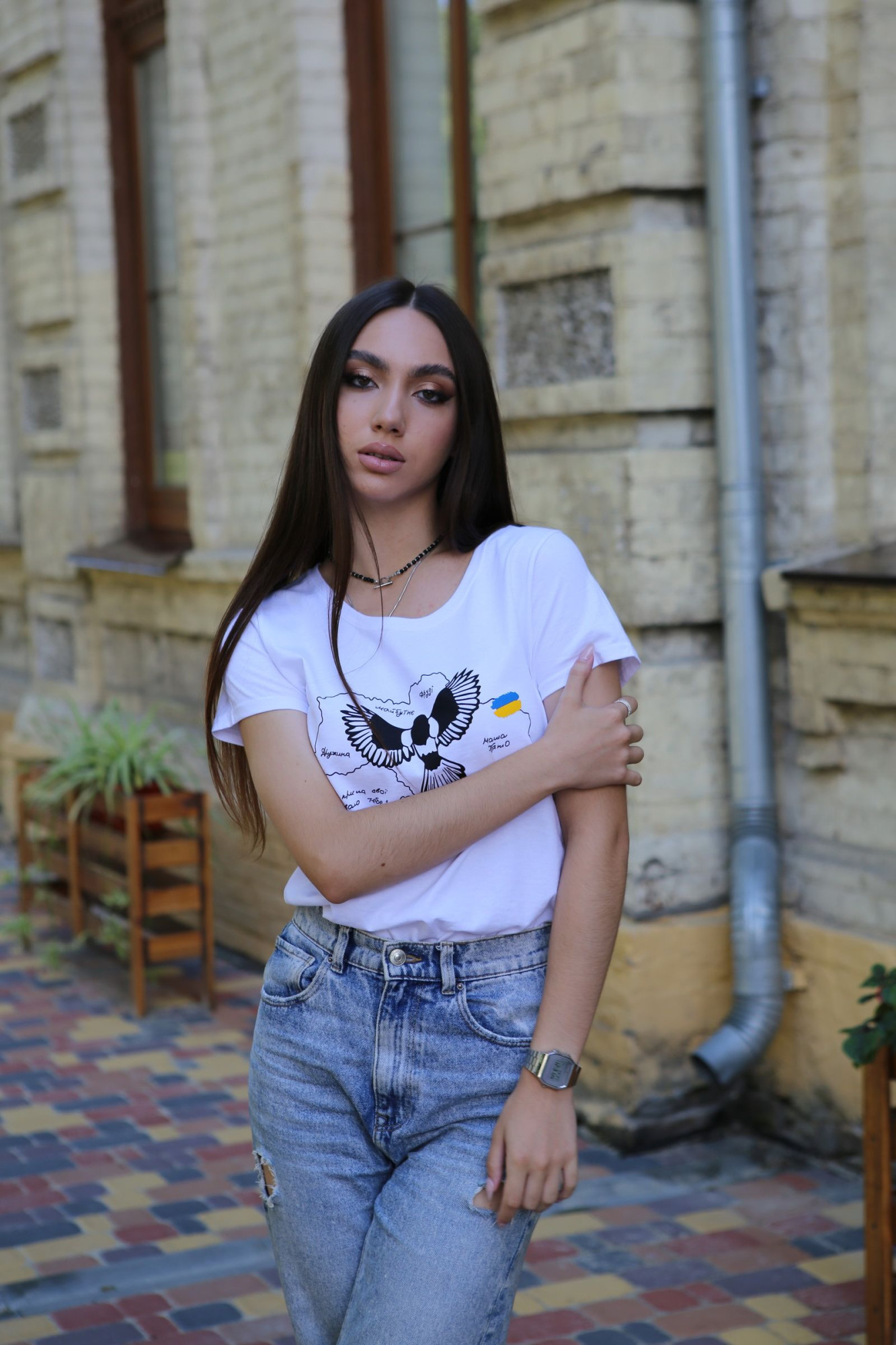 Футболка біла з авторським малюнком Футболка з сорокою