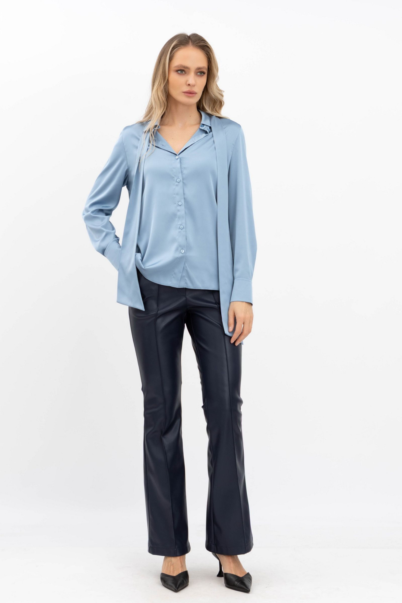 Класична блуза з коміром та довгим рукавом блакитного кольору Телета 08