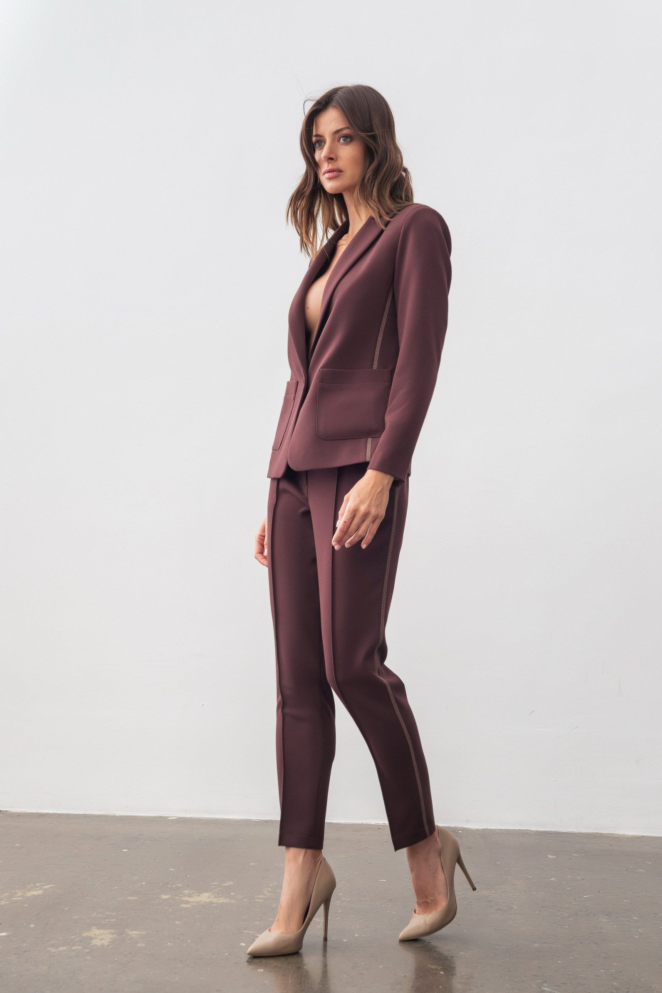 Класичні жіночі завужені брюки корчневі з костюмної тканини Мішель