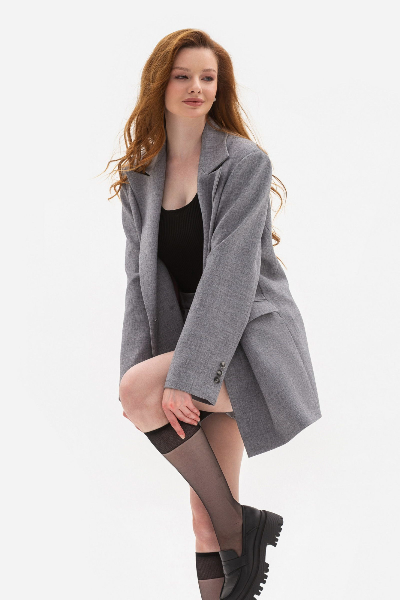 Класичний жіночий двобортний жакет з англійським коміром сірого кольору Аурен