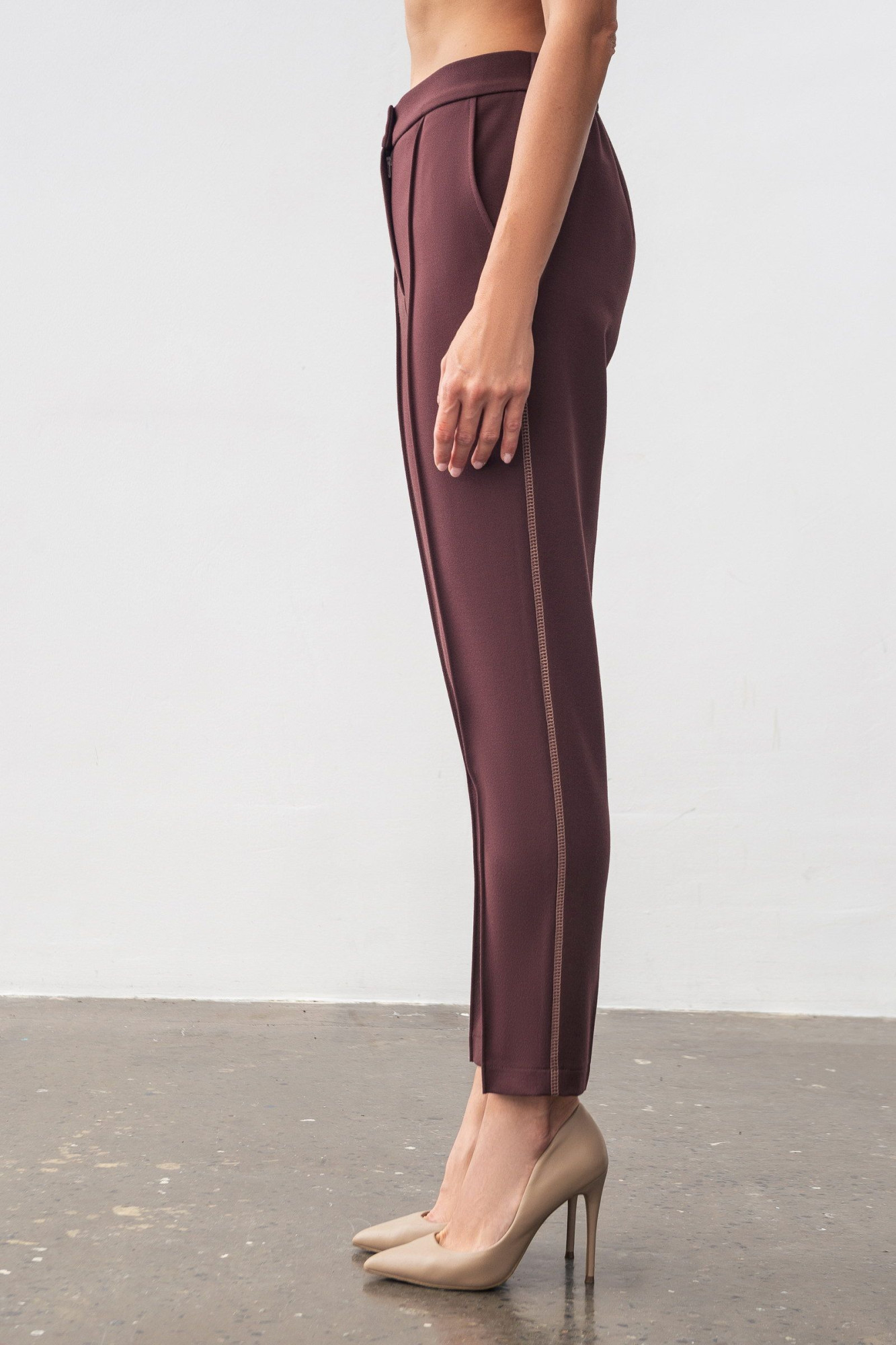 Класичні жіночі завужені брюки корчневі з костюмної тканини Мішель