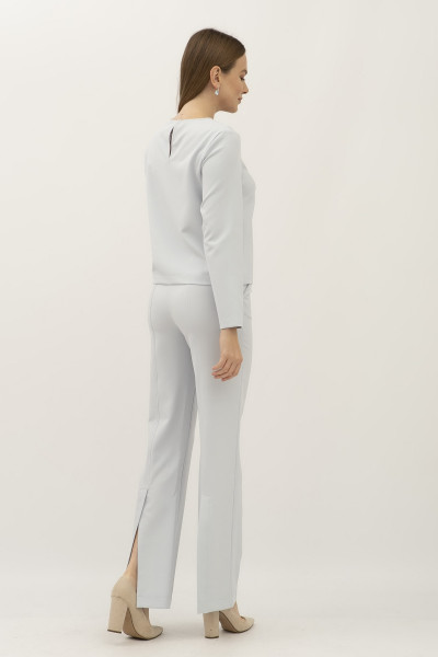 Жіночий блактиний костюм з блузою та штанами Тєміт 04