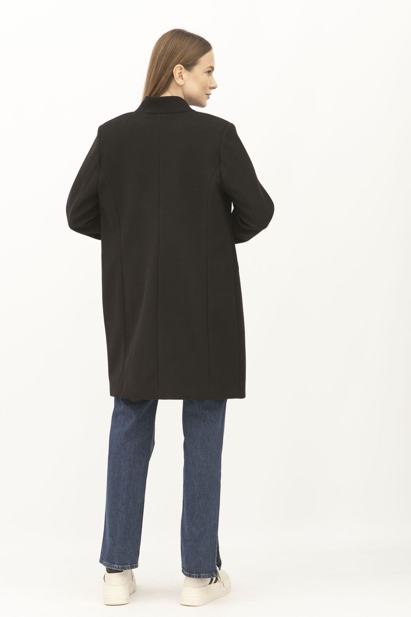 Класичне пальто чорного кольору напівприлеглого силуету Клєра 02