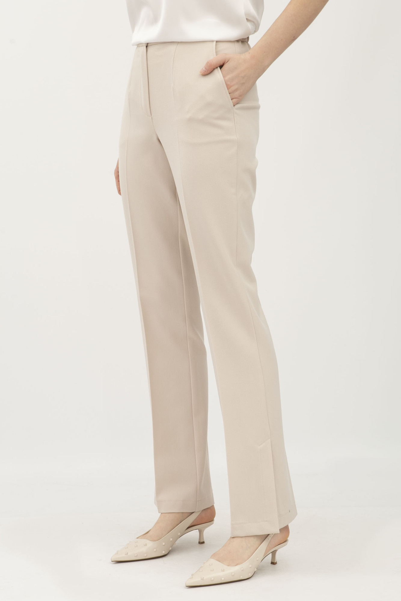 Бежеві жіночі класичні брюки зі шліцею Пафос 14