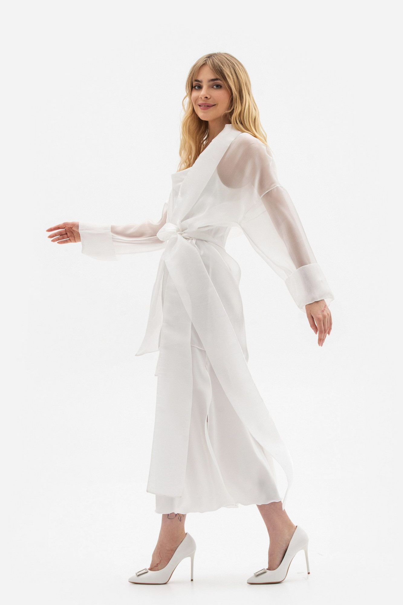 Прозора туніка-блуза вільного силуету білого кольору Оніра