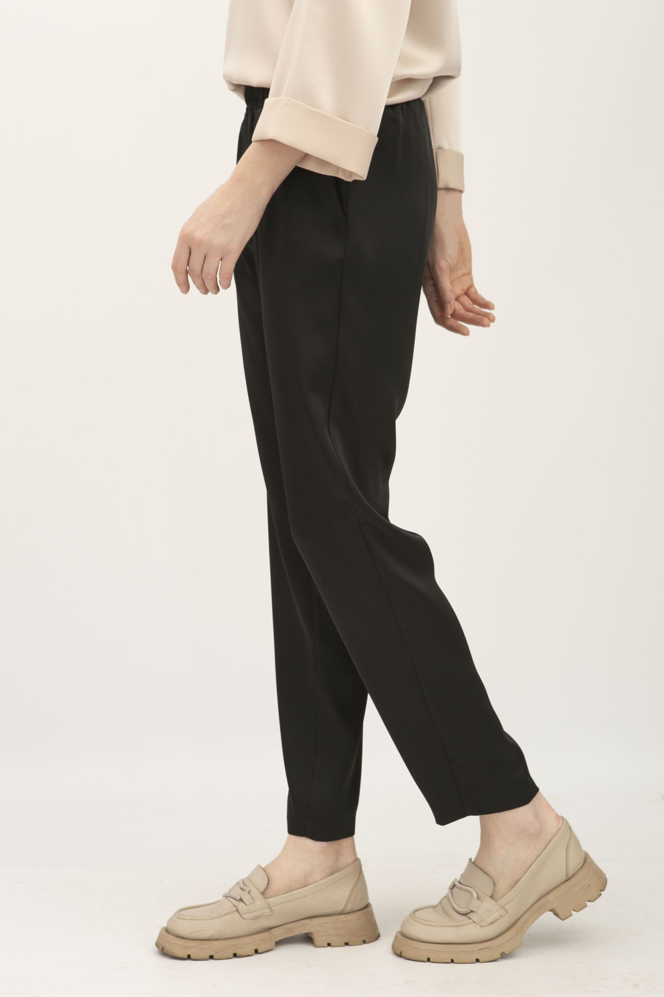 Чорні жіночі брюки у білизняному стилі Бірсен 001