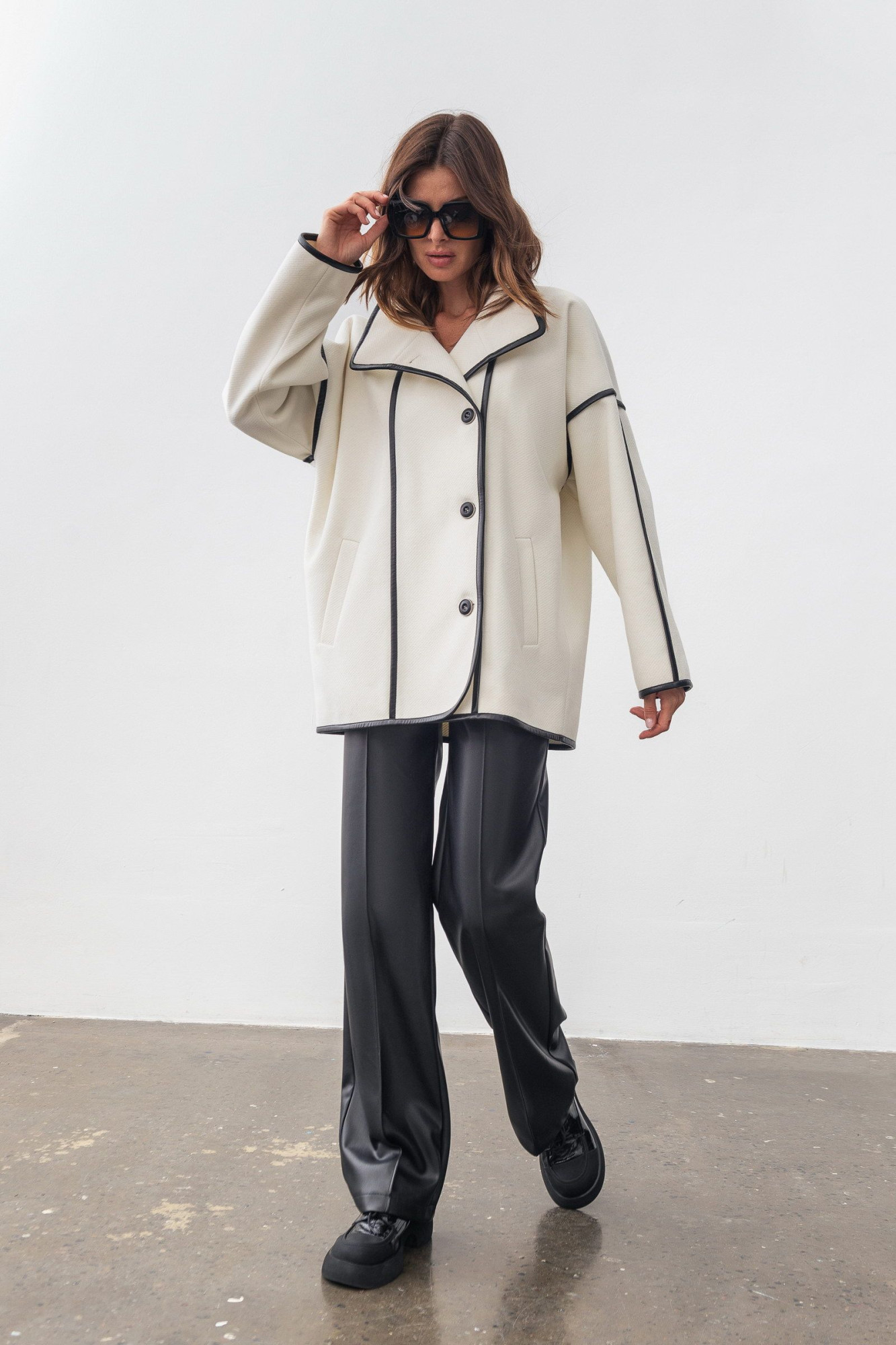 Пальто двобортне молочного кольору Зенел