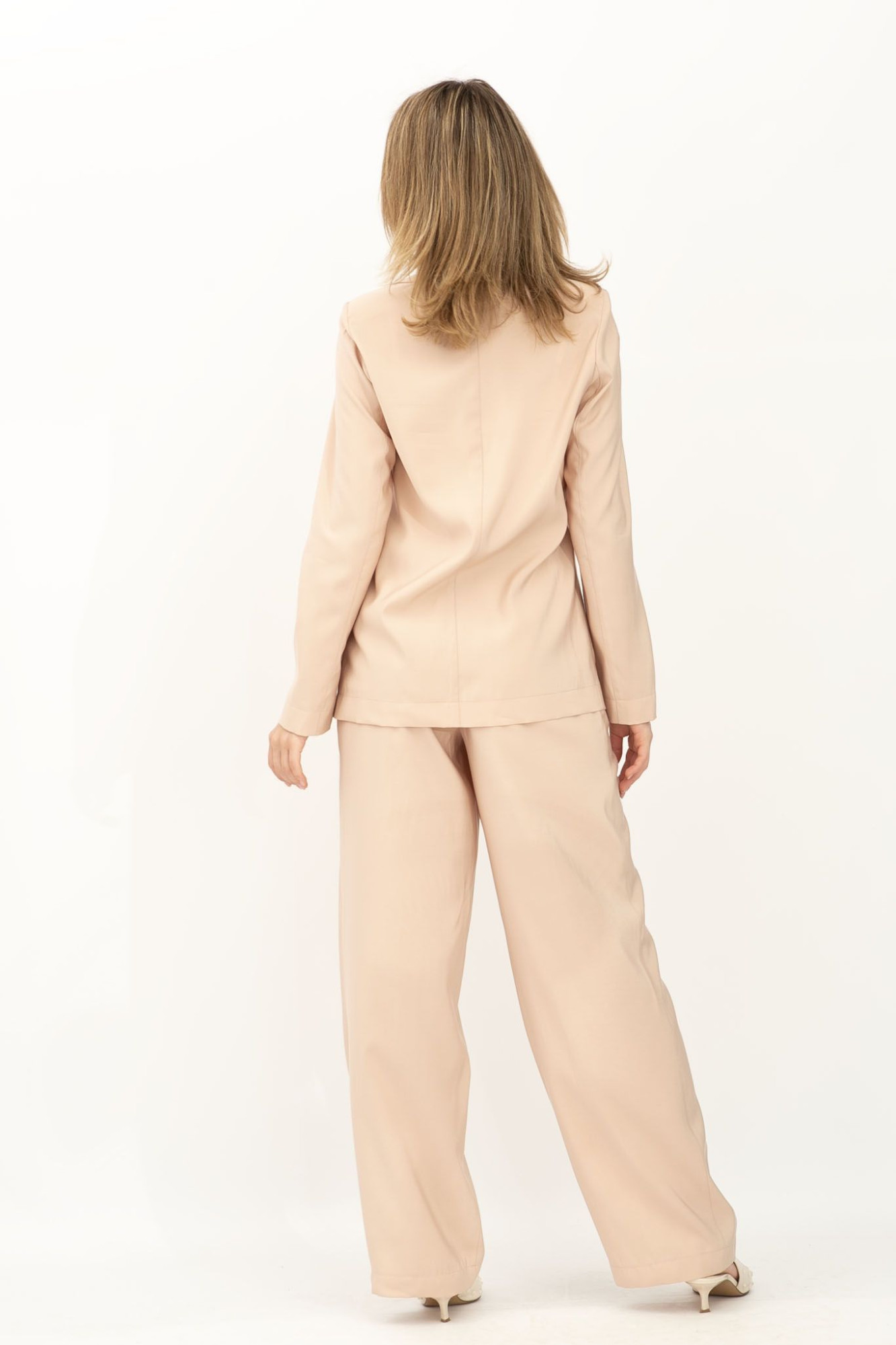 Костюм жіночій з бавовни бежевого кольору Віград 2