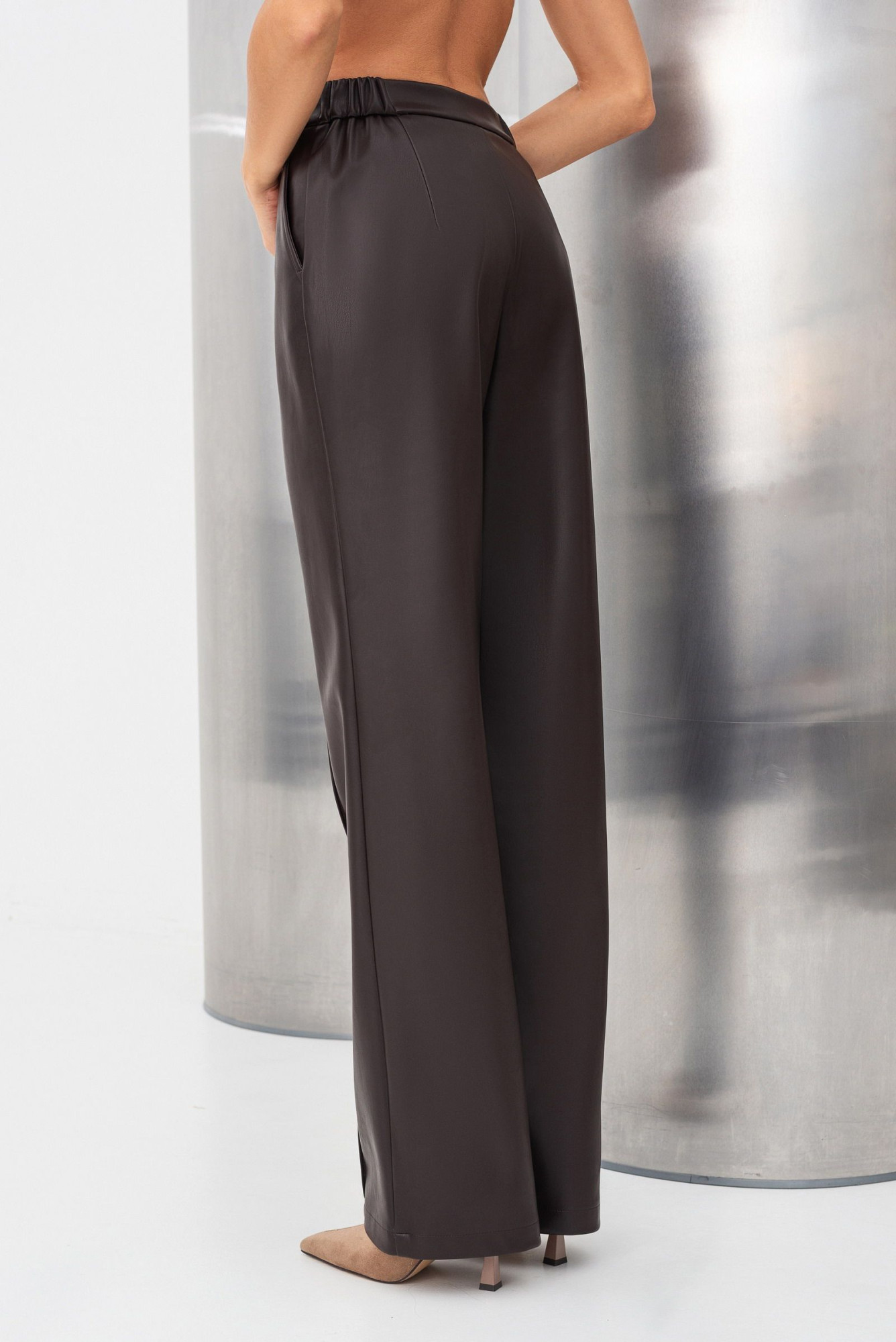 Брюки з еко шкіри коричневі прямого силуету Дален 02