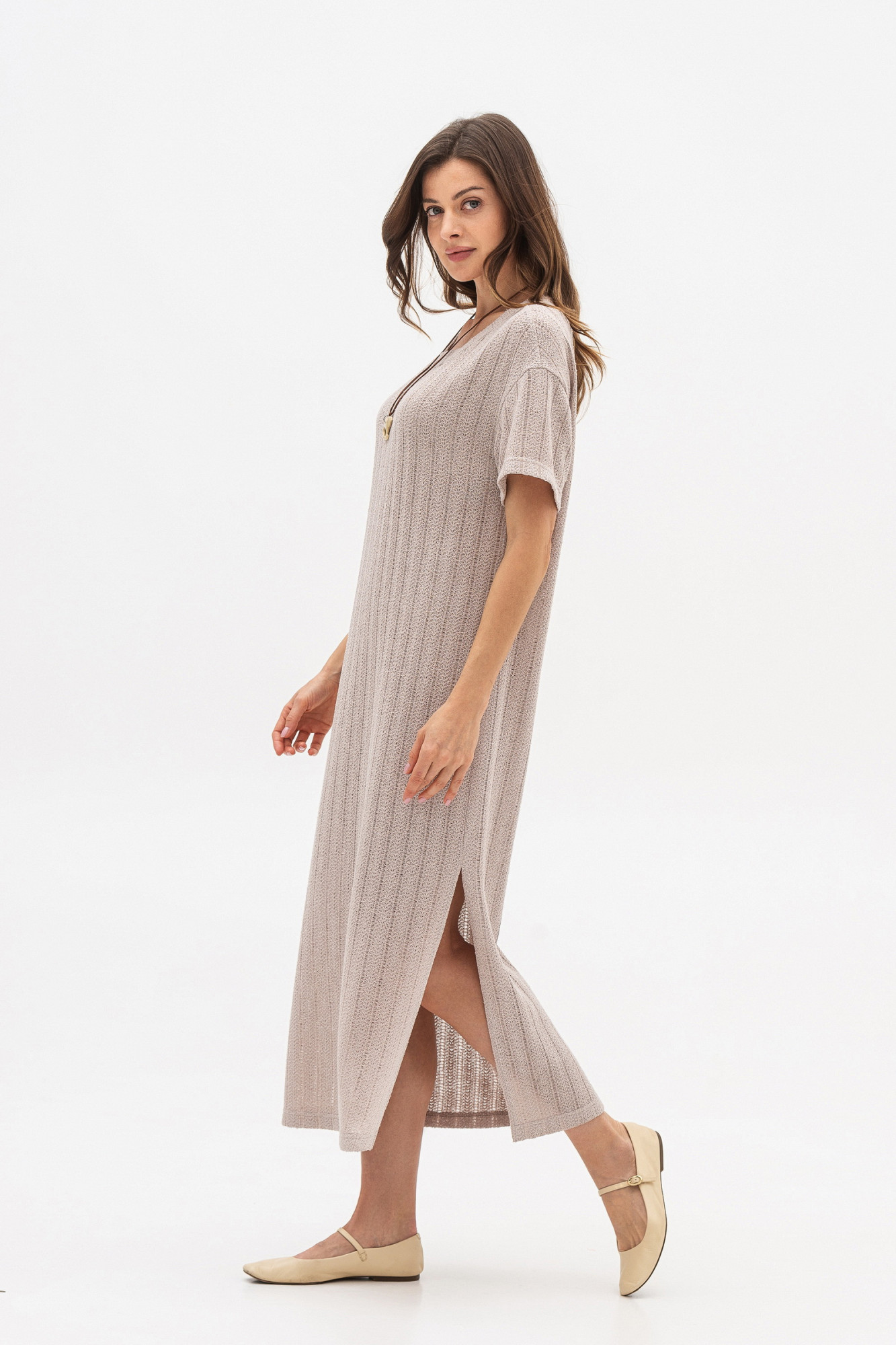Трикотажна сукня  довжини міді з коротким рукавом бежевого кольору Екліна 1