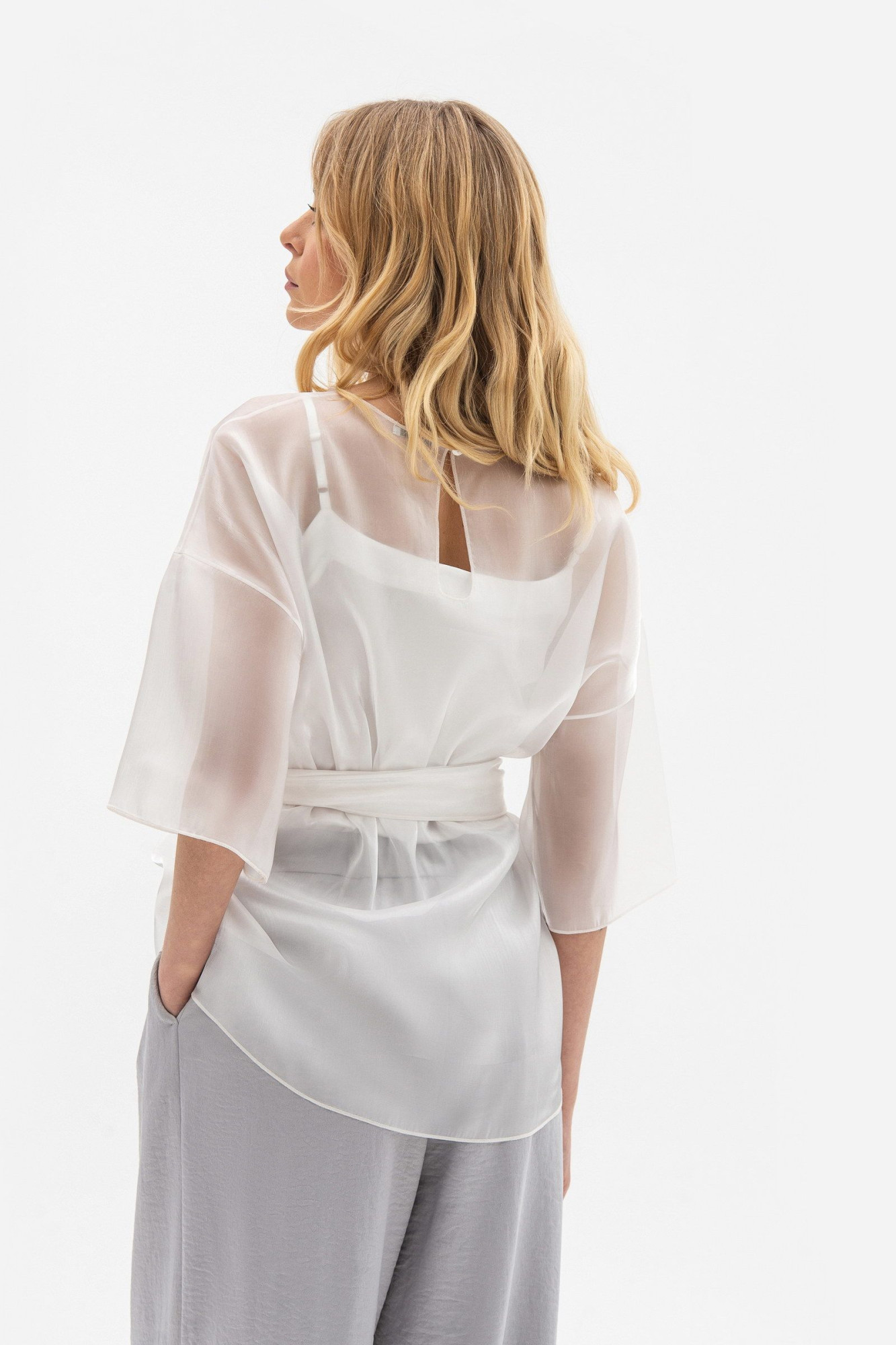 Прозора туніка вільного силуету білого кольору Чирін 01