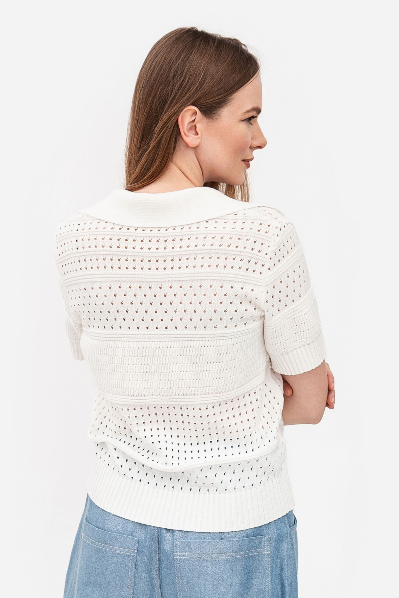 Жіночий джемпер з коміром поло молочного кольору 25107000