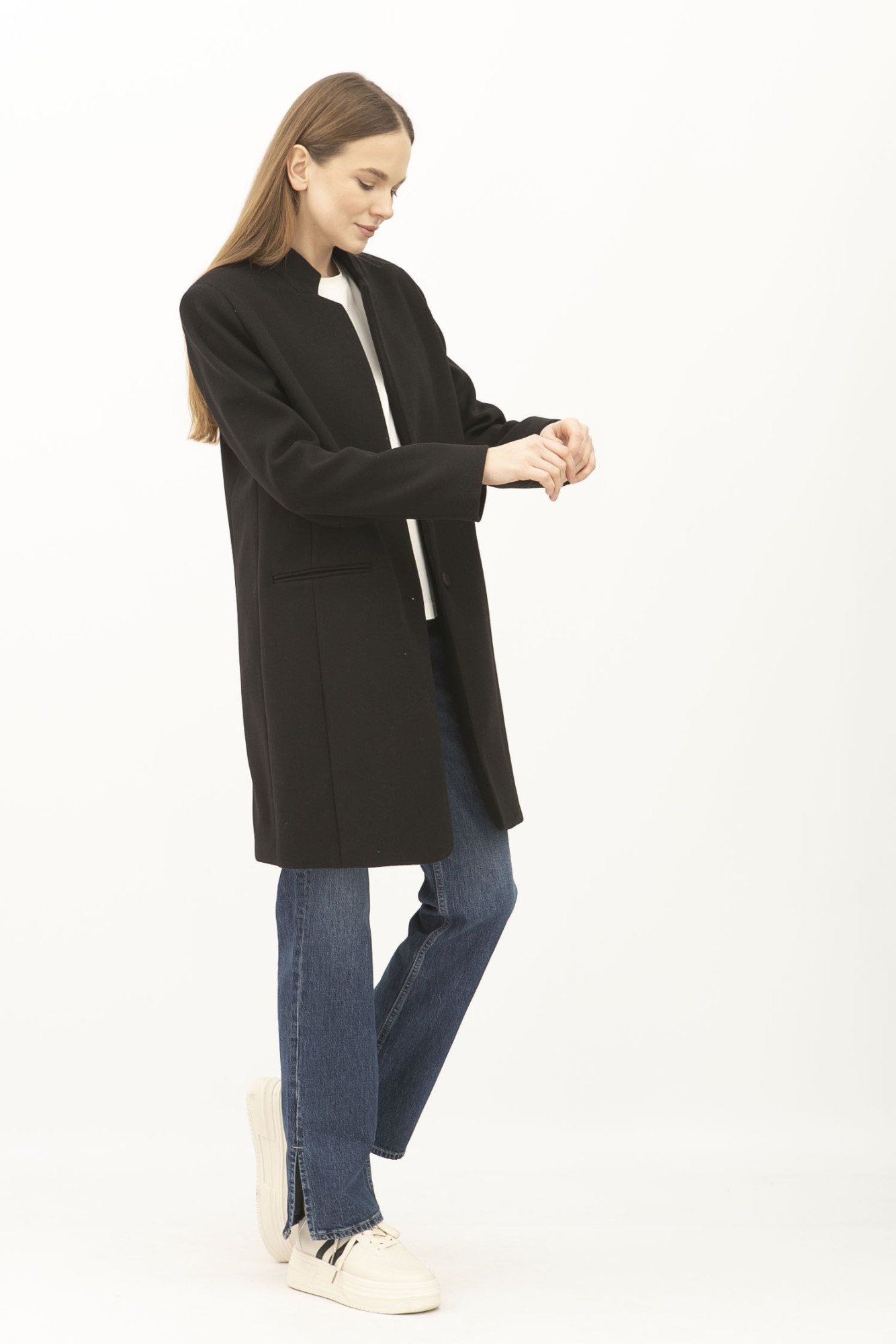 Класичне пальто чорного кольору напівприлеглого силуету Клєра 02