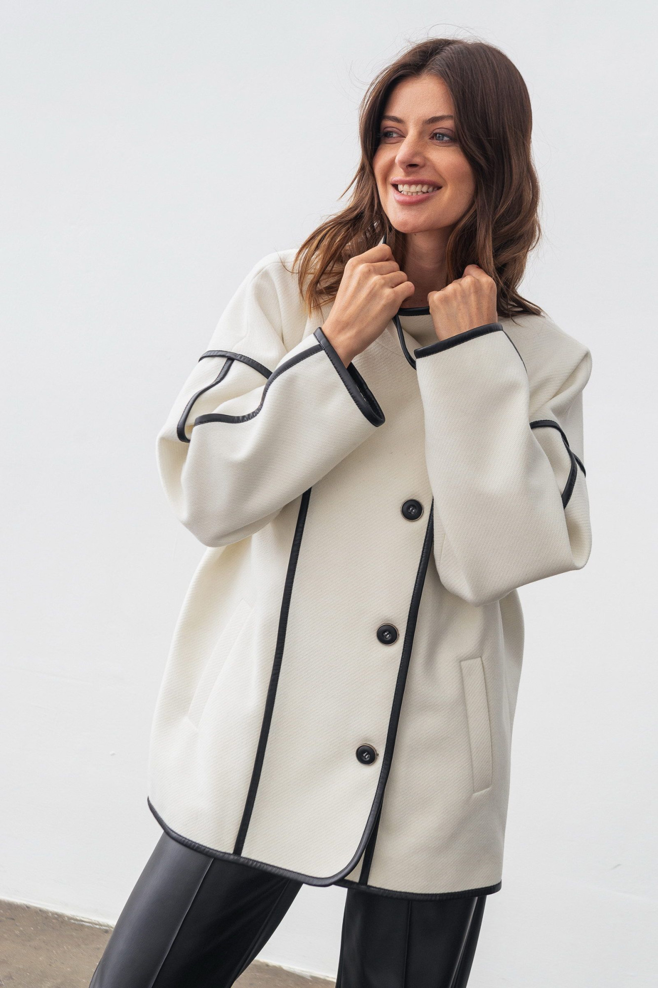 Пальто двобортне молочного кольору Зенел