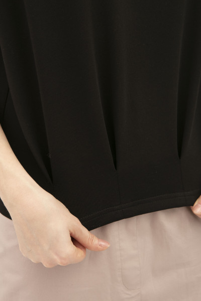 Чорна трикотажна блуза вільного силуету Фіанет