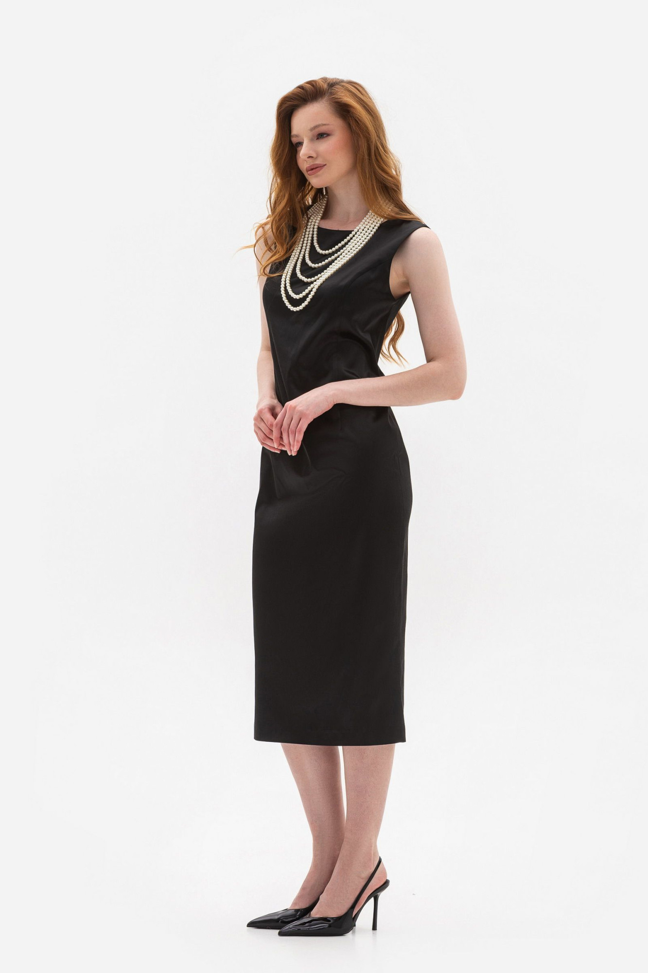 Сукня-футляр чорного кольору довжини міді Лінеса