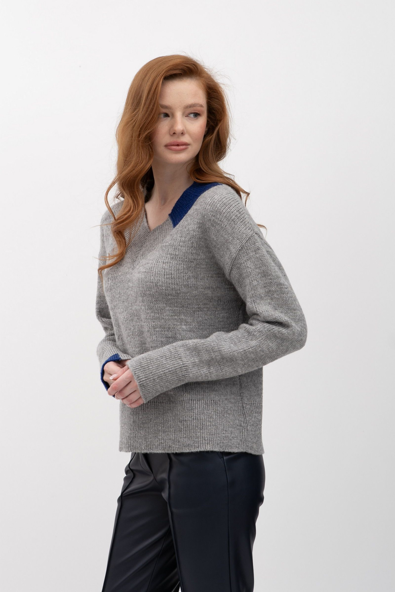 Жіночий джемпер сірого кольору з V-подібним вирізом 25207500