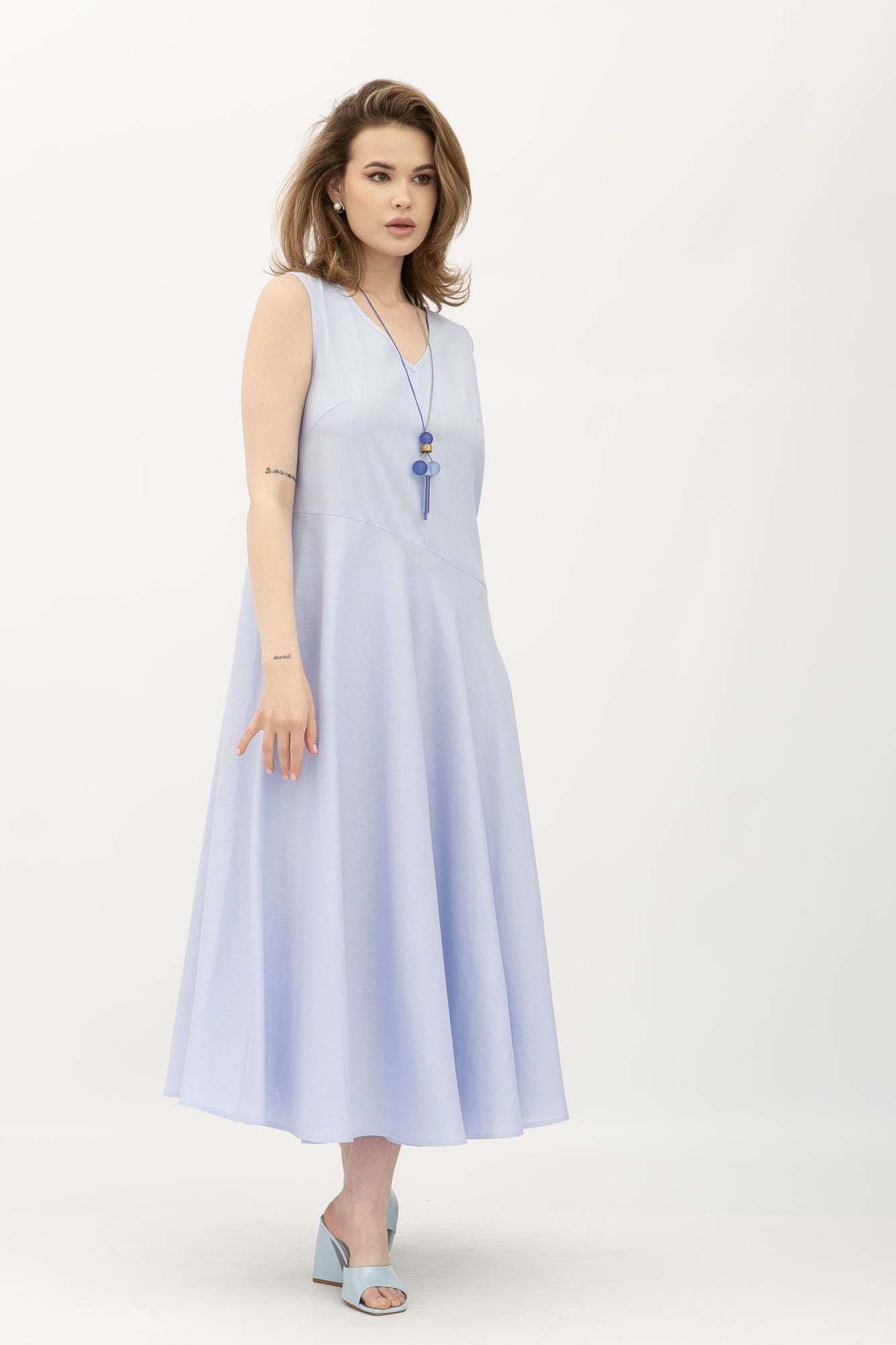 Блакитна лляна сукня міді довжини без рукав Севіла