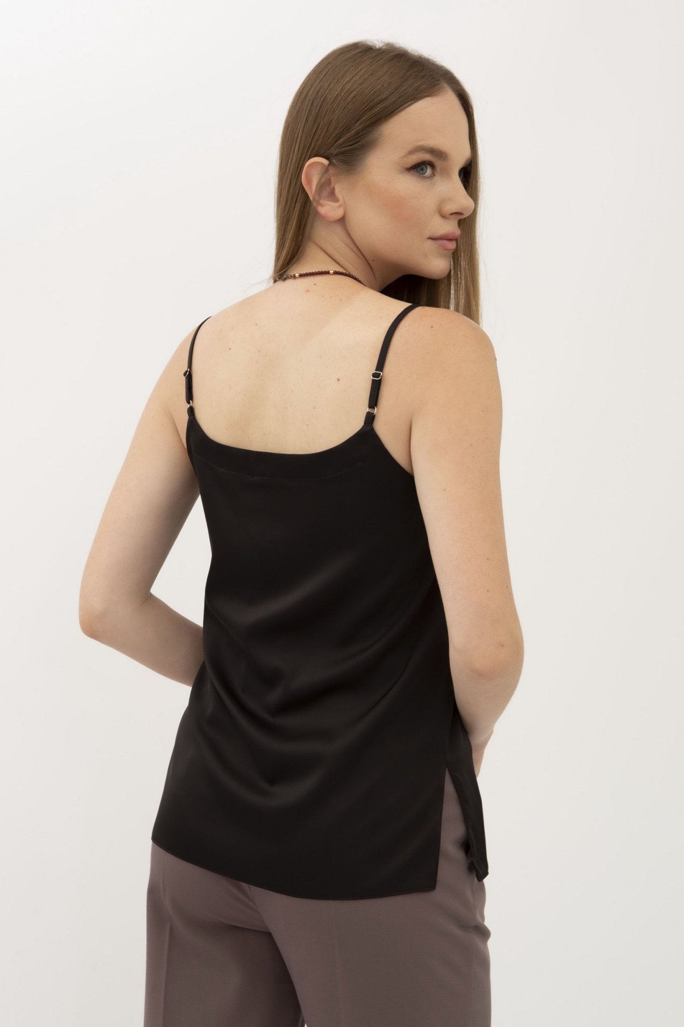 Чорна майка на бретелях Маркус 5014