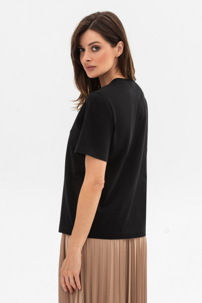 Чорна трикотажна футболка Лукре 002