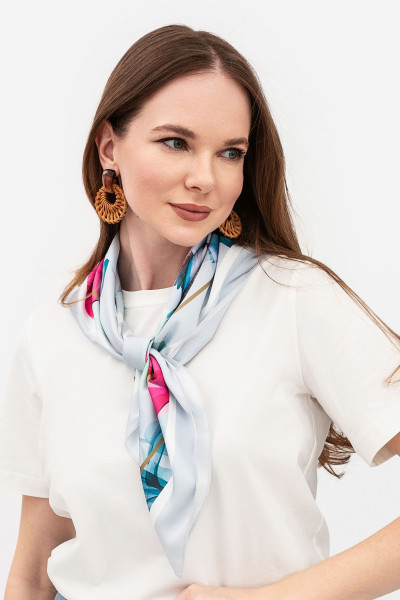 Шовкова з авторським принтом птахів колібрі 202402 Хустка