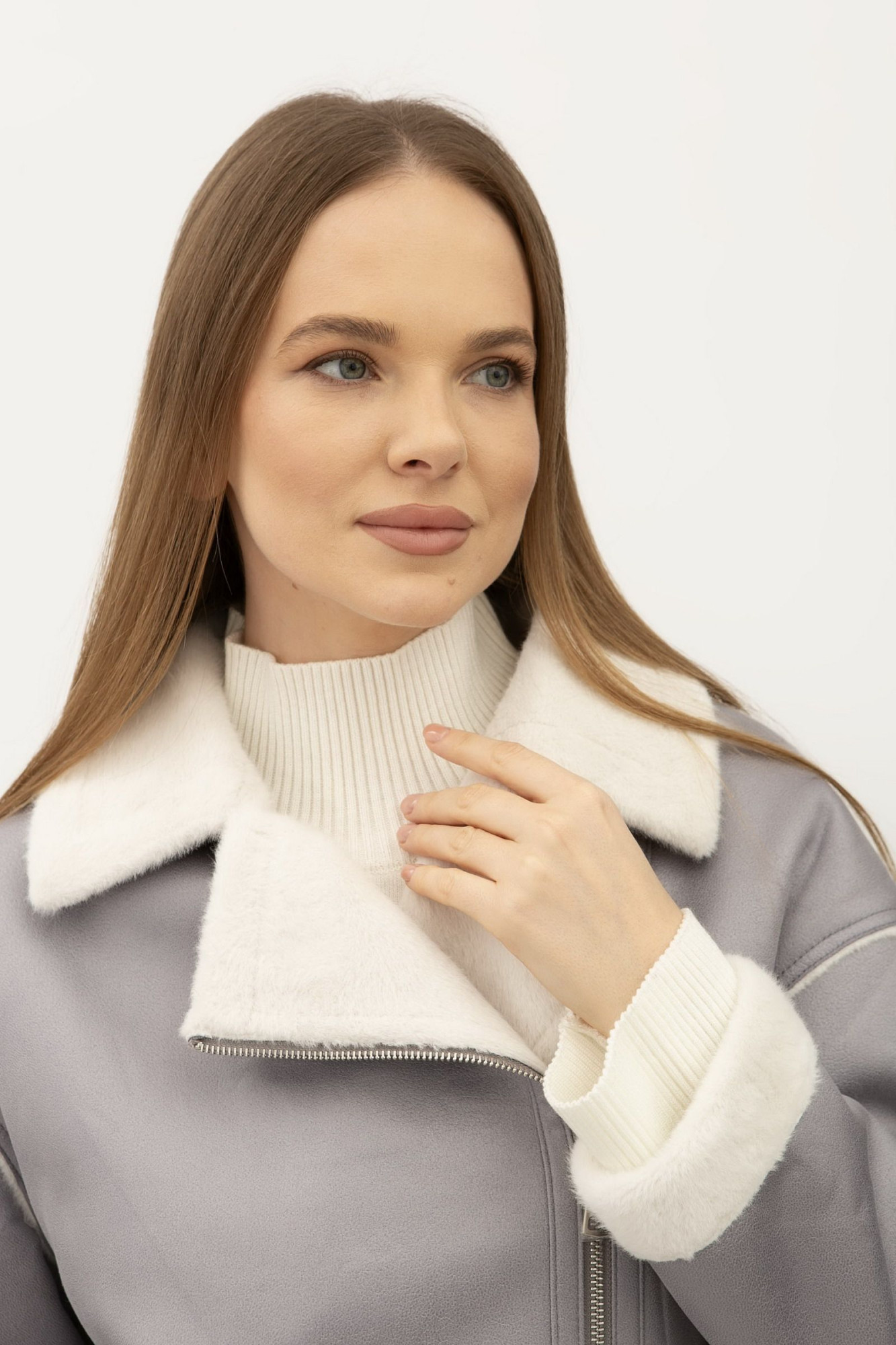 Куртка демісезонна вкорочена сірого кольору 24107305