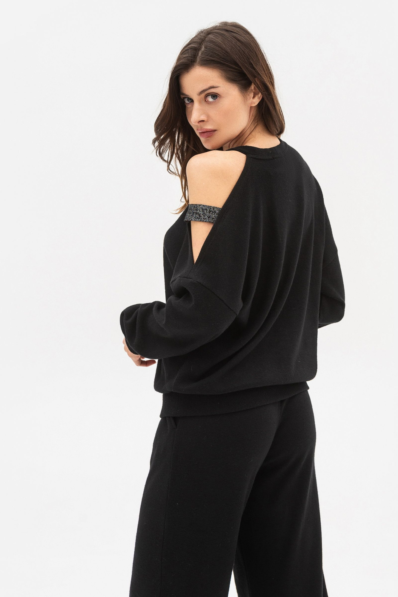 Трикотажний світшот вільного силуету чорного кольору Сендра 02