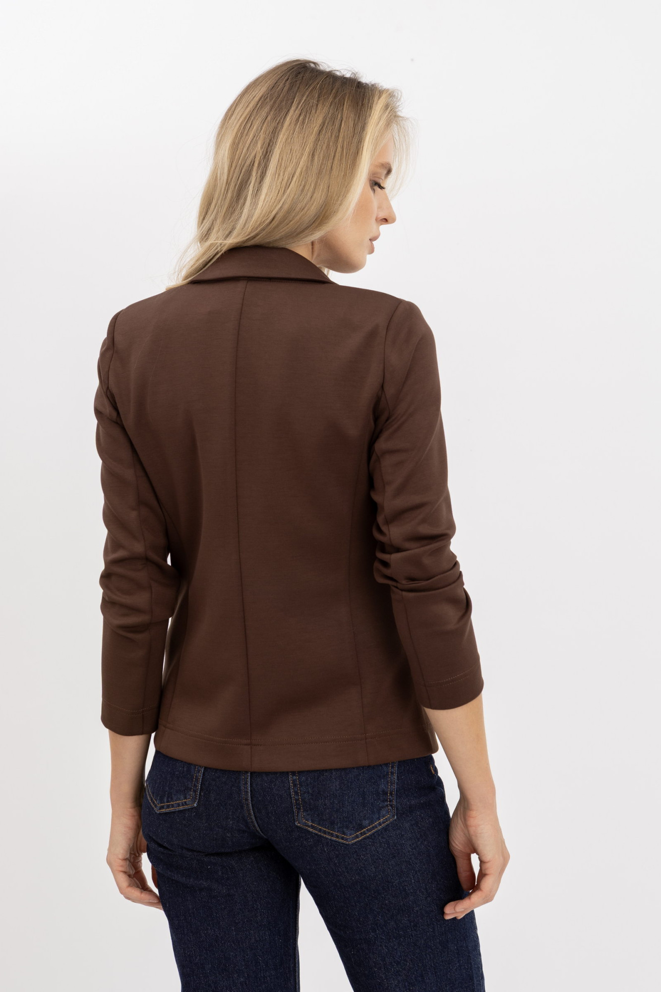 Однобортний коричневий жакет з трикотажу Сноу 181